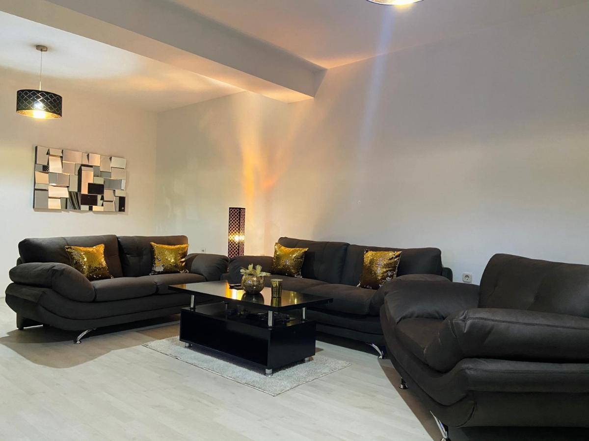 Gold Luxury Apartment كومانوفو المظهر الخارجي الصورة