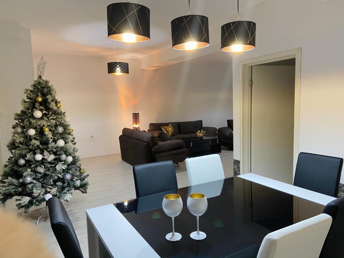 Gold Luxury Apartment كومانوفو المظهر الخارجي الصورة
